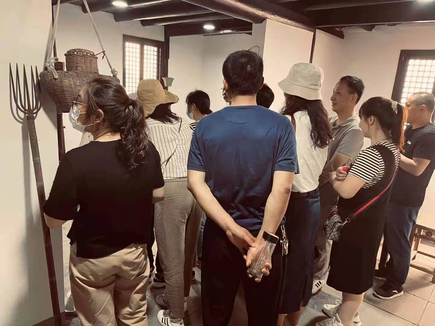 中大党员赴竺西医院学习教育活动